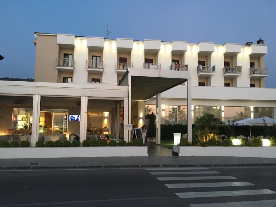 Hotel Serenella Agropoli Bagian luar foto