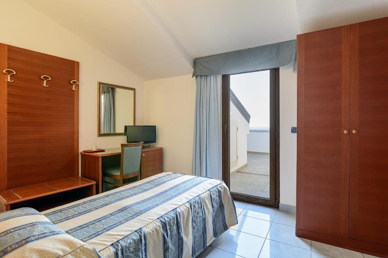 Hotel Serenella Agropoli Bagian luar foto
