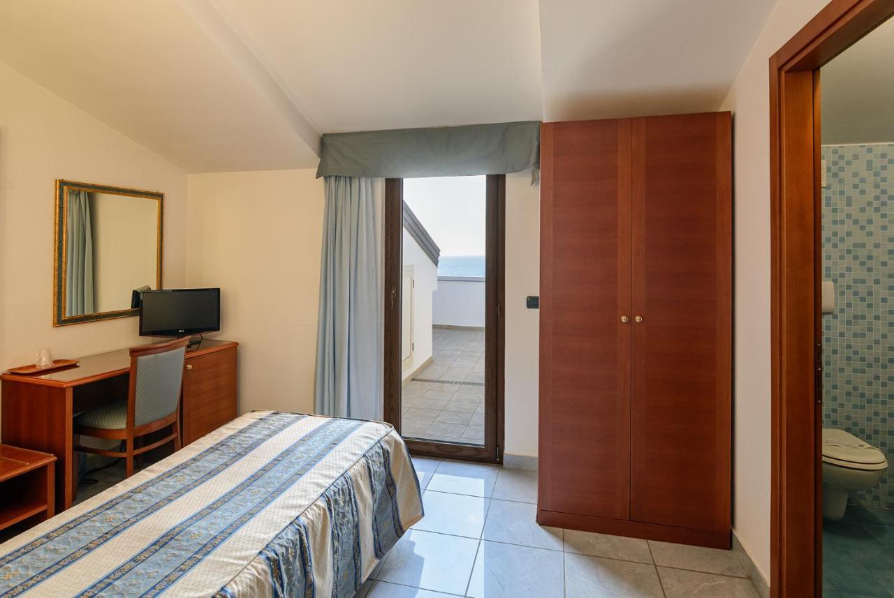 Hotel Serenella Agropoli Bagian luar foto